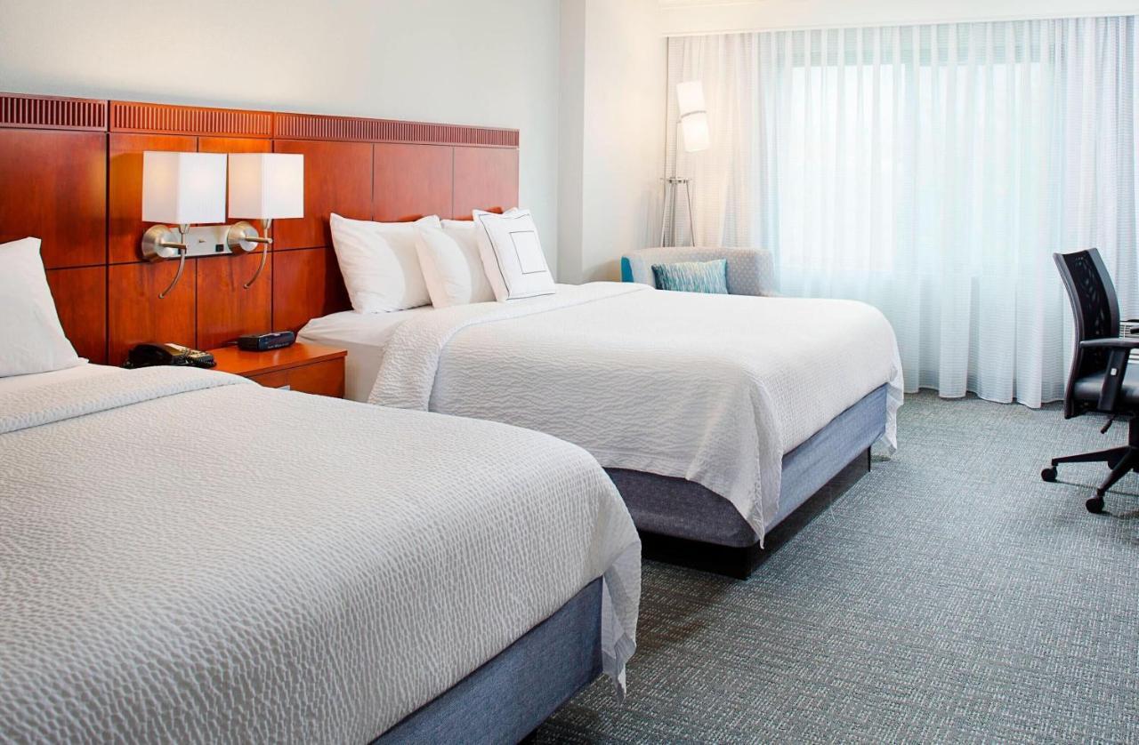 Courtyard By Marriott Roanoke Airport Hotel Exterior photo