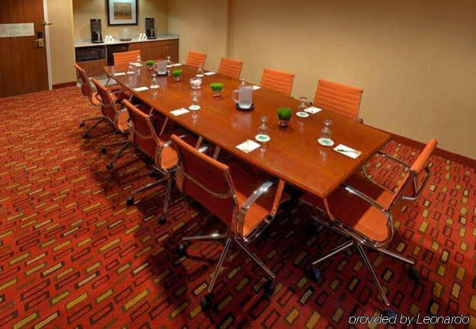 Courtyard By Marriott Roanoke Airport Hotel Exterior photo